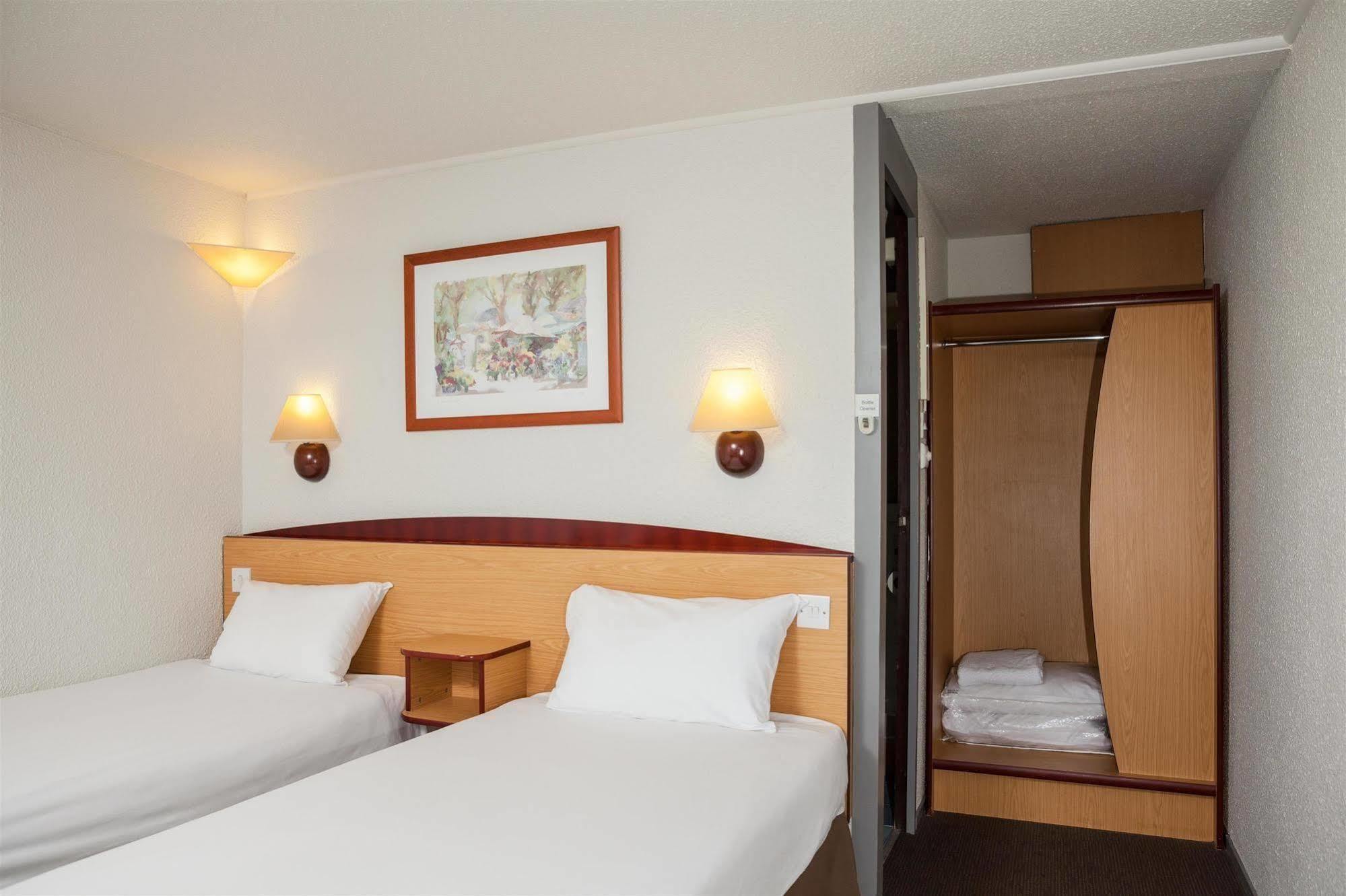 Campanile Hotel - Basildon - East Of London Экстерьер фото
