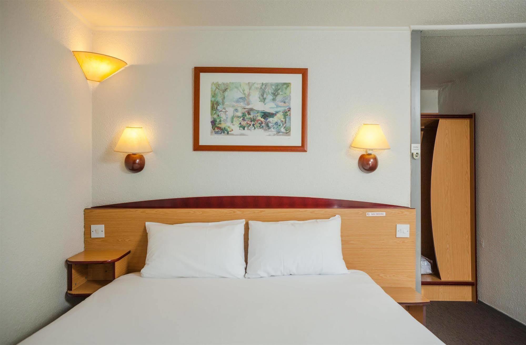 Campanile Hotel - Basildon - East Of London Экстерьер фото