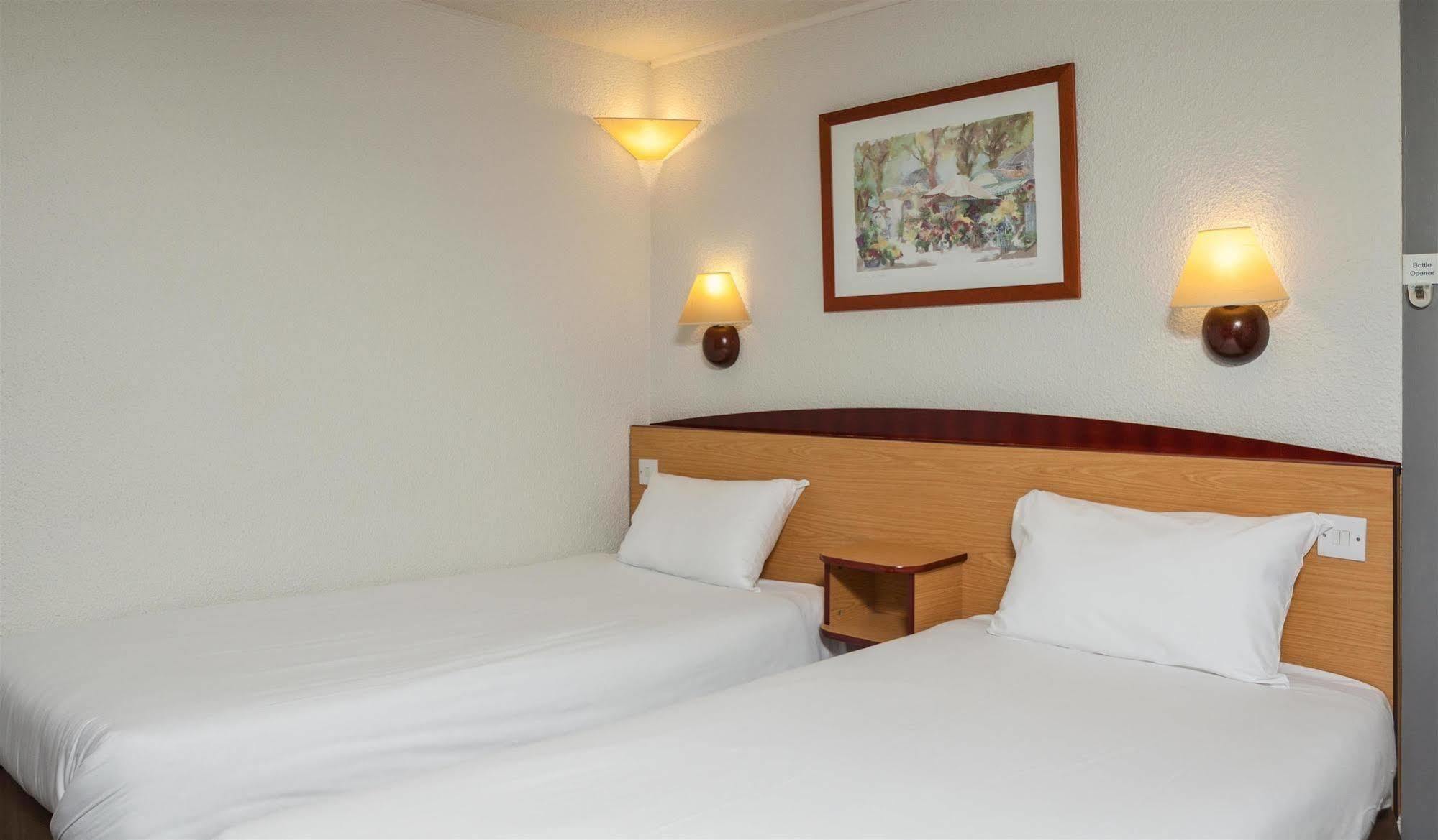 Campanile Hotel - Basildon - East Of London Экстерьер фото